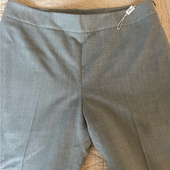 AKRIS punto Flat Front Cuffed Wide Leg Wool Trouser in Gray Size 6 $595 NWOT - Picture 2 of 7